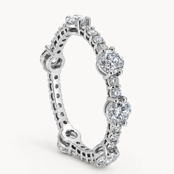Anillo de platino con diamantes naturales talla brillante