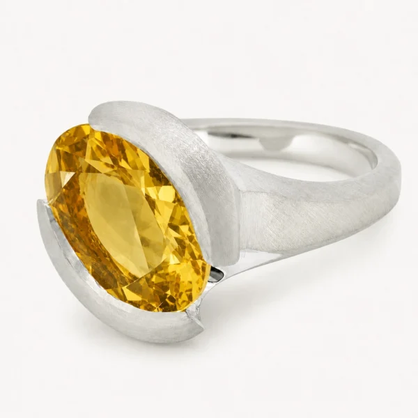 Anillo Áurea de oro blanco de 18 quilates con citrino natural oval