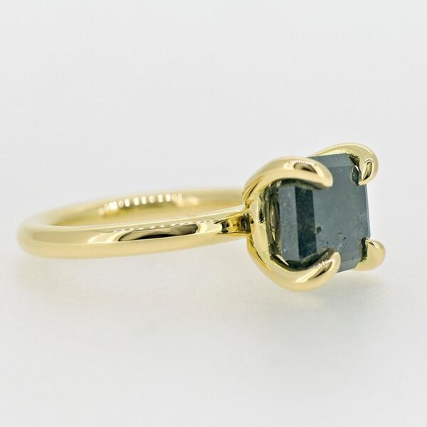 Anillo en Oro y Diamante