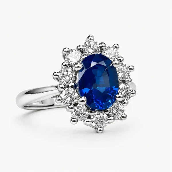 Anillo de platino con zafiro azul natural y orla de diamantes naturales