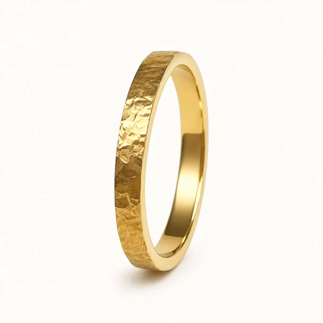 Alianza martelé frozen de oro amarillo de 18 quilates
