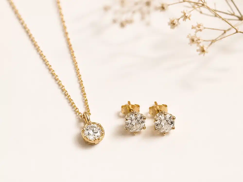 Colgante y pendientes personalizados en oro con diamantes