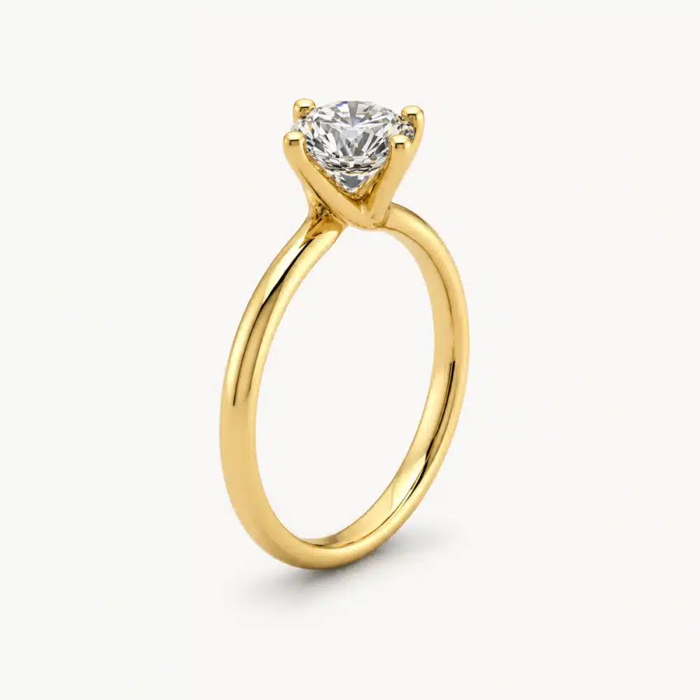 Detalle del diamante de laboratorio talla brillante de 1,5 ct en solitario de oro amarillo