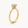 Detalle del diamante de laboratorio talla brillante de 1,5 ct en solitario de oro amarillo