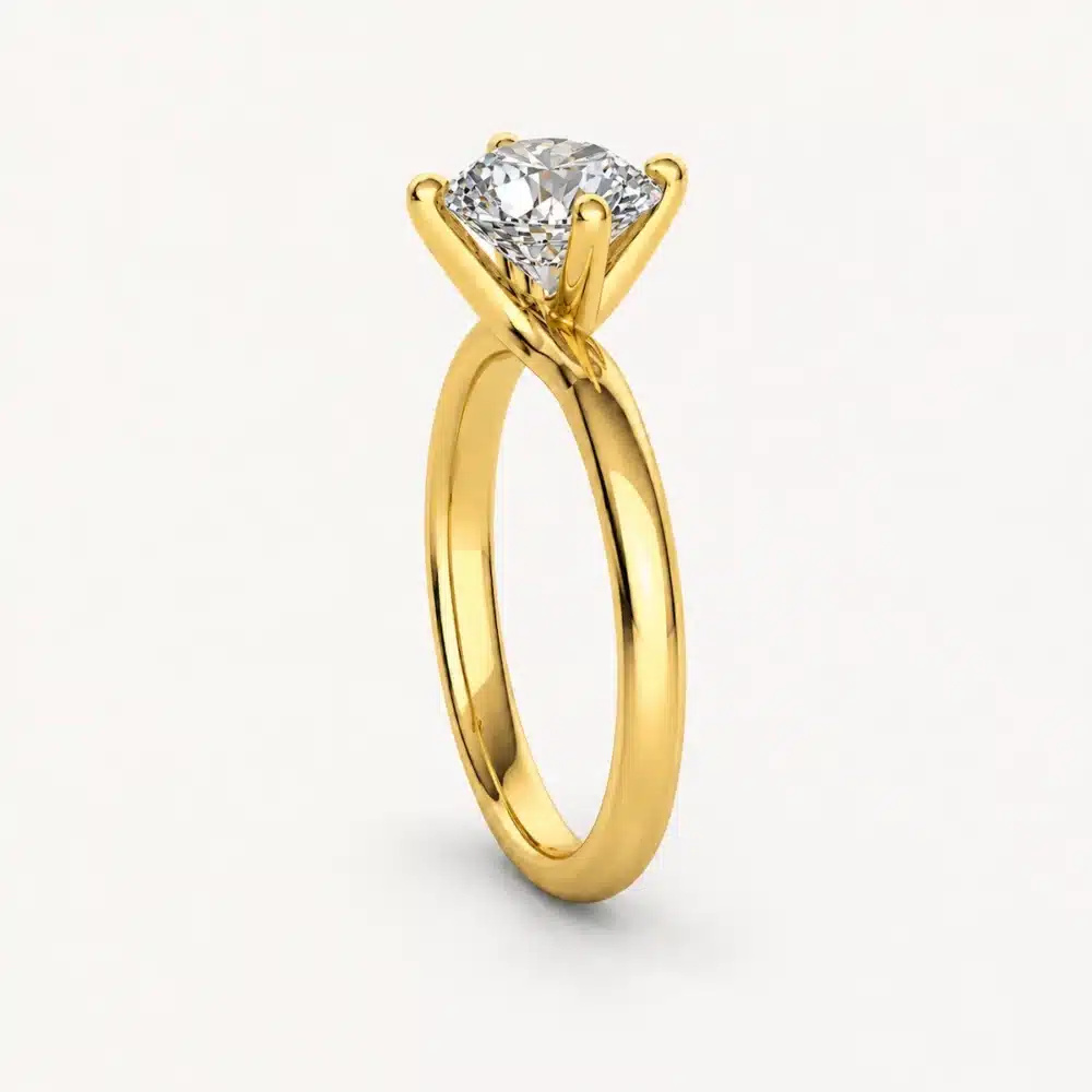 Vista lateral del Solitario Alma en oro amarillo de 18 quilates con diamante de laboratorio de 1,5 ct